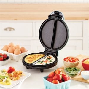 Horizontal omelette maker