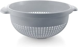 Plastic pasta strainer