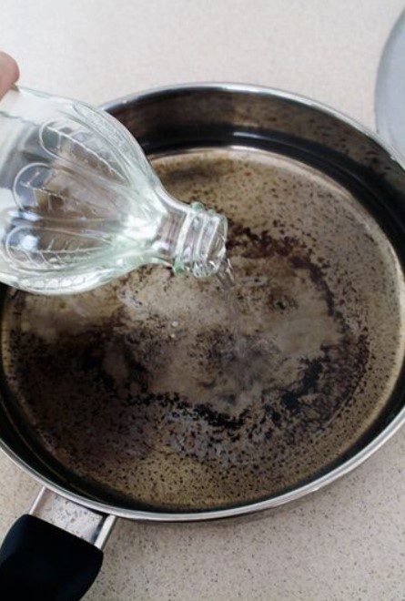 How To Clean Burnt Pan3