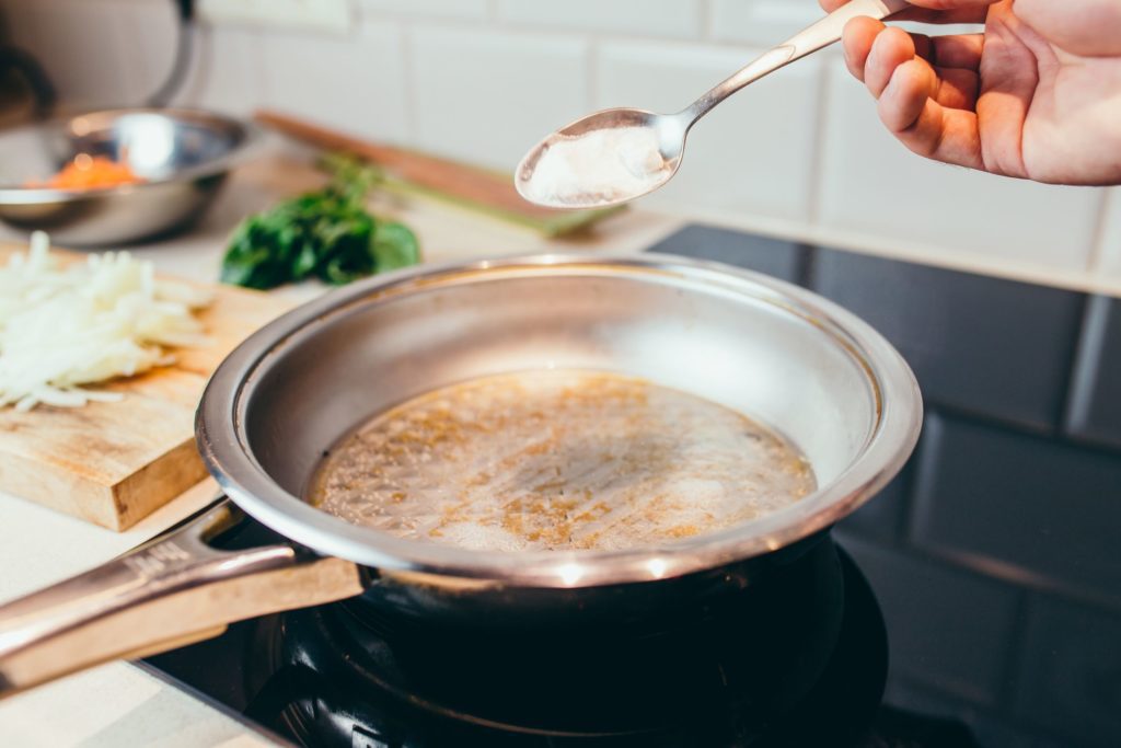 How To Clean Burnt Pan2